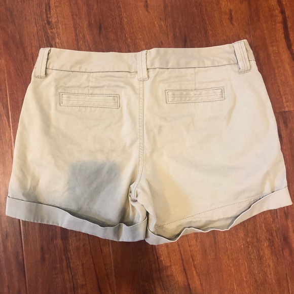 Banana Republic Khaki Shorts - perfect condition - Picture 2 of 3
